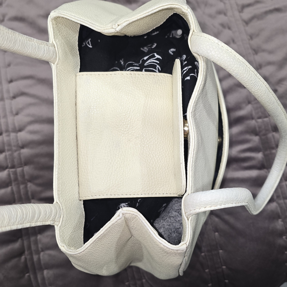 Yves Saint Laurent Cream Leather Women's Bag - Picture 9 of 16